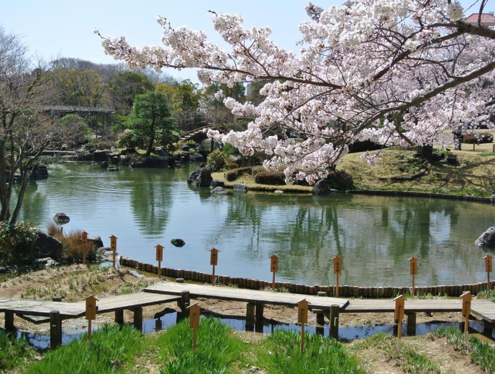 Отель Shiawase No Mura Кобе Экстерьер фото